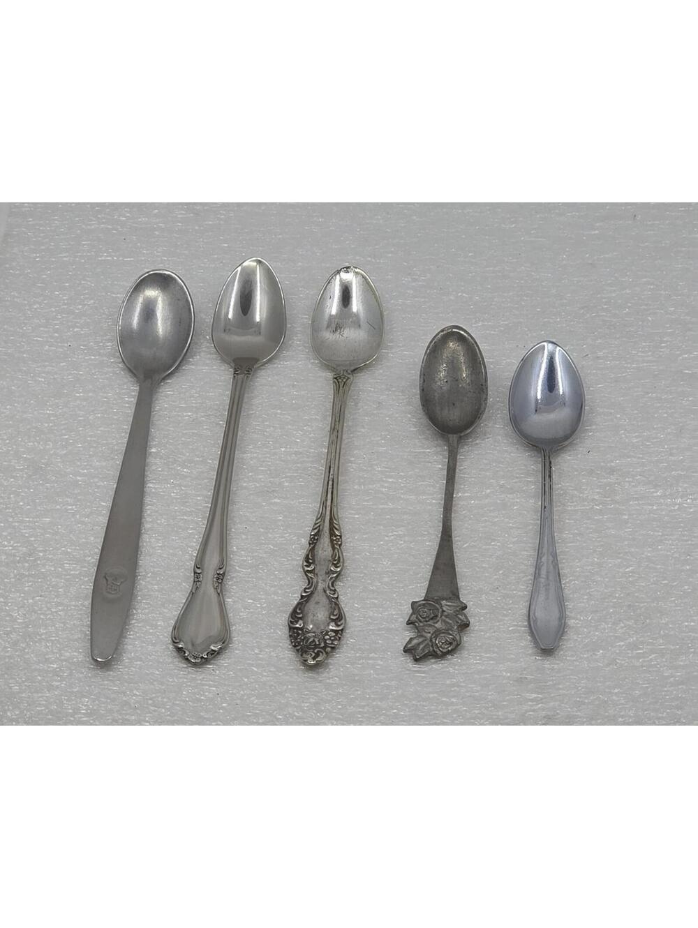 Mixed Lot Of 5 Small Demitasse/Salt/Baby Spoons 1881 Rogers, Oneida, Euro, Etc.